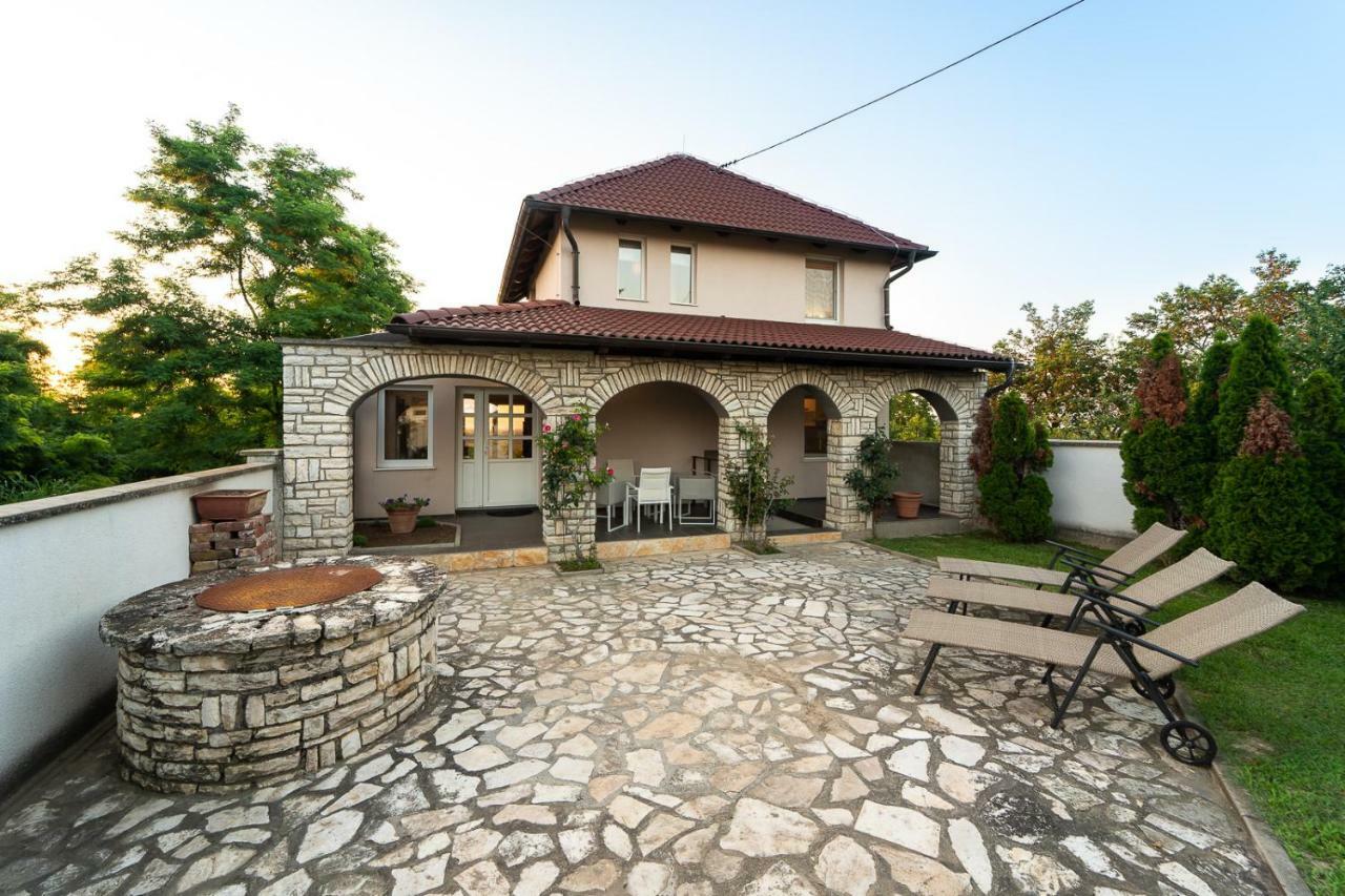 Danubio Residence Aljmaš エクステリア 写真